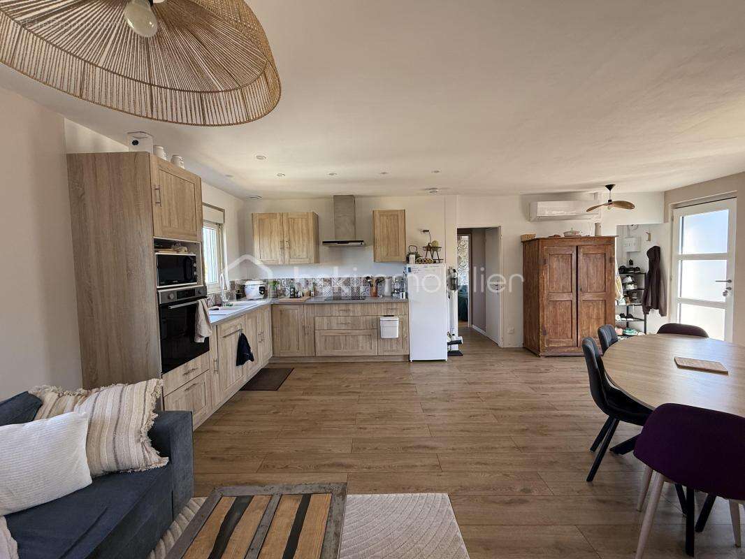 Maison rénové avec prestations de qualité – Parcelle de 1 640 m² - photo 5