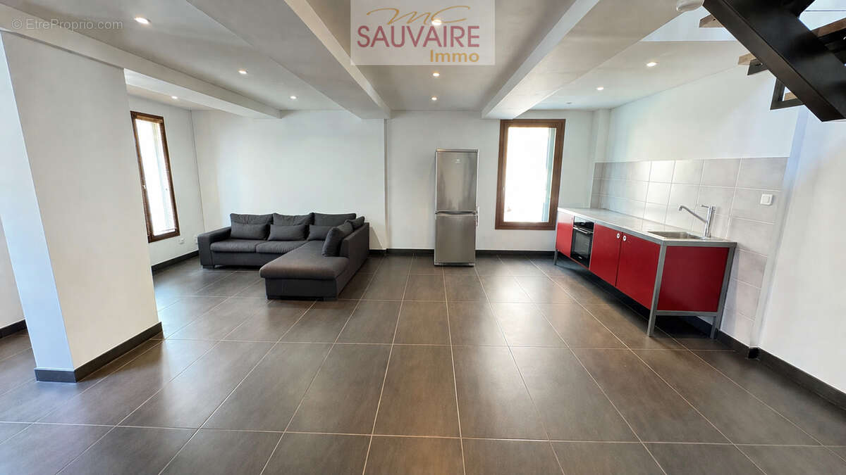 Maison à SAINT-LAURENT-DE-LA-SALANQUE