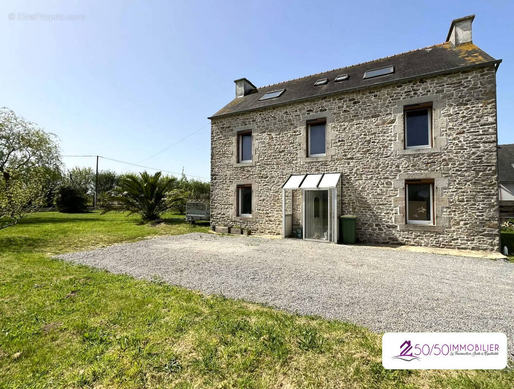 Maison à SAINT-THONAN