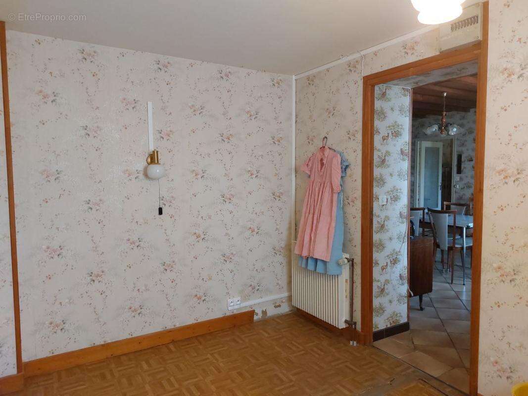 Maison à SAINT-SILVAIN-BAS-LE-ROC