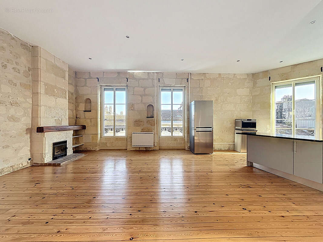 Un appartement de caractère baigné de lumière - pierres apparentes et parquet - photo 2