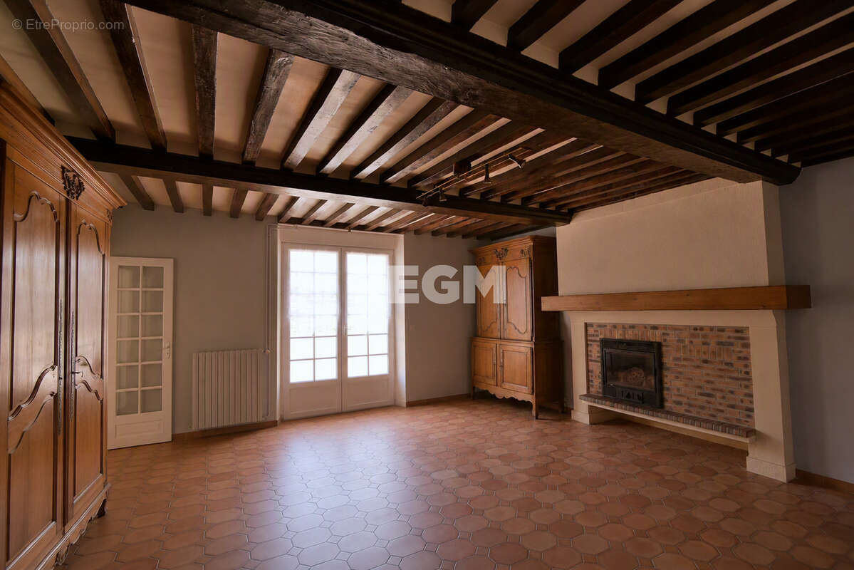 Exclusivité : Maison 3 chambres de 106m2 + 2 granges aménageables sur 1637m2 de terrain - photo 3