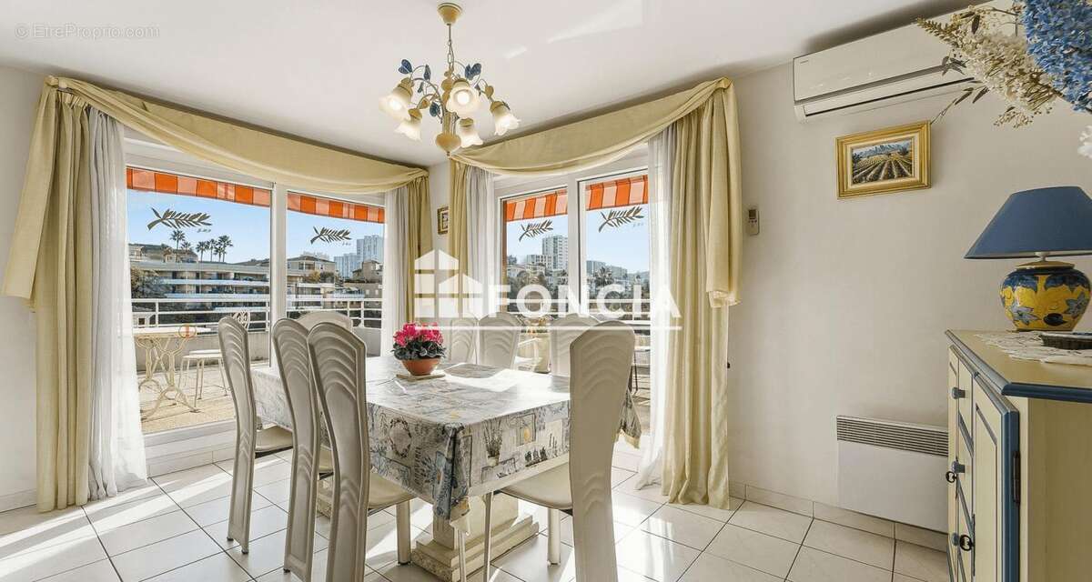 Appartement à LE CANNET