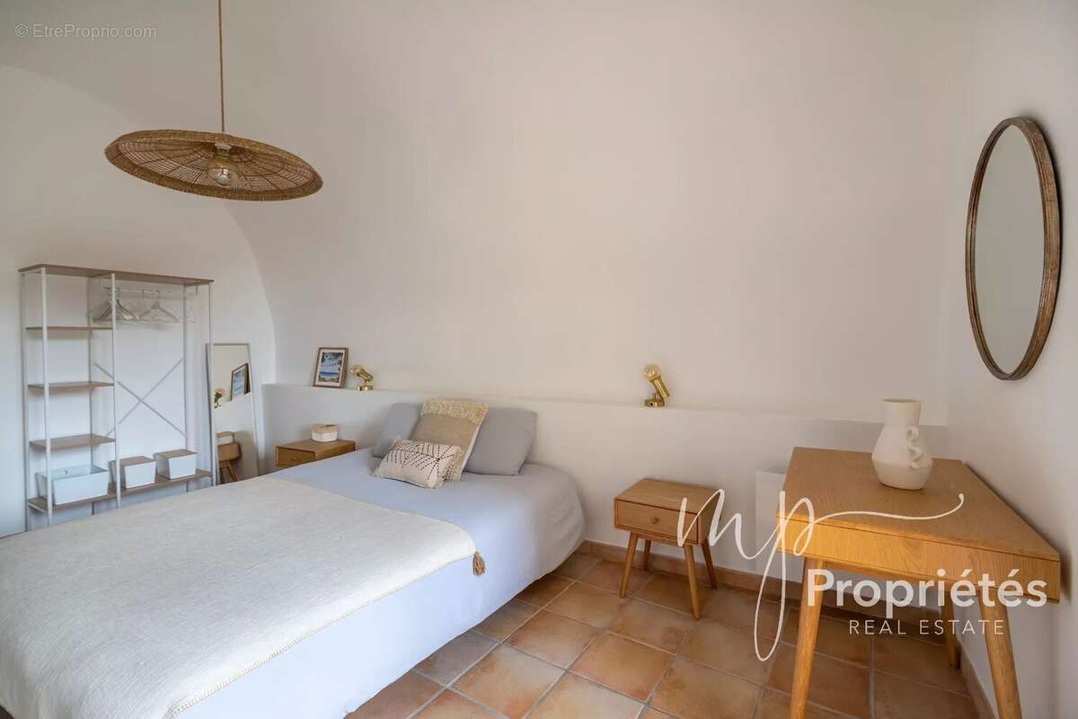 Appartement à BORMES-LES-MIMOSAS