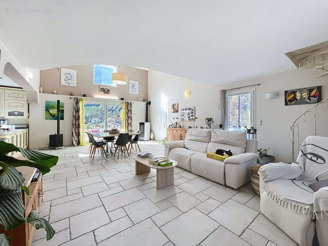 Maison d'exception sur son terrain avec piscine et vue panoramique ! - photo 4