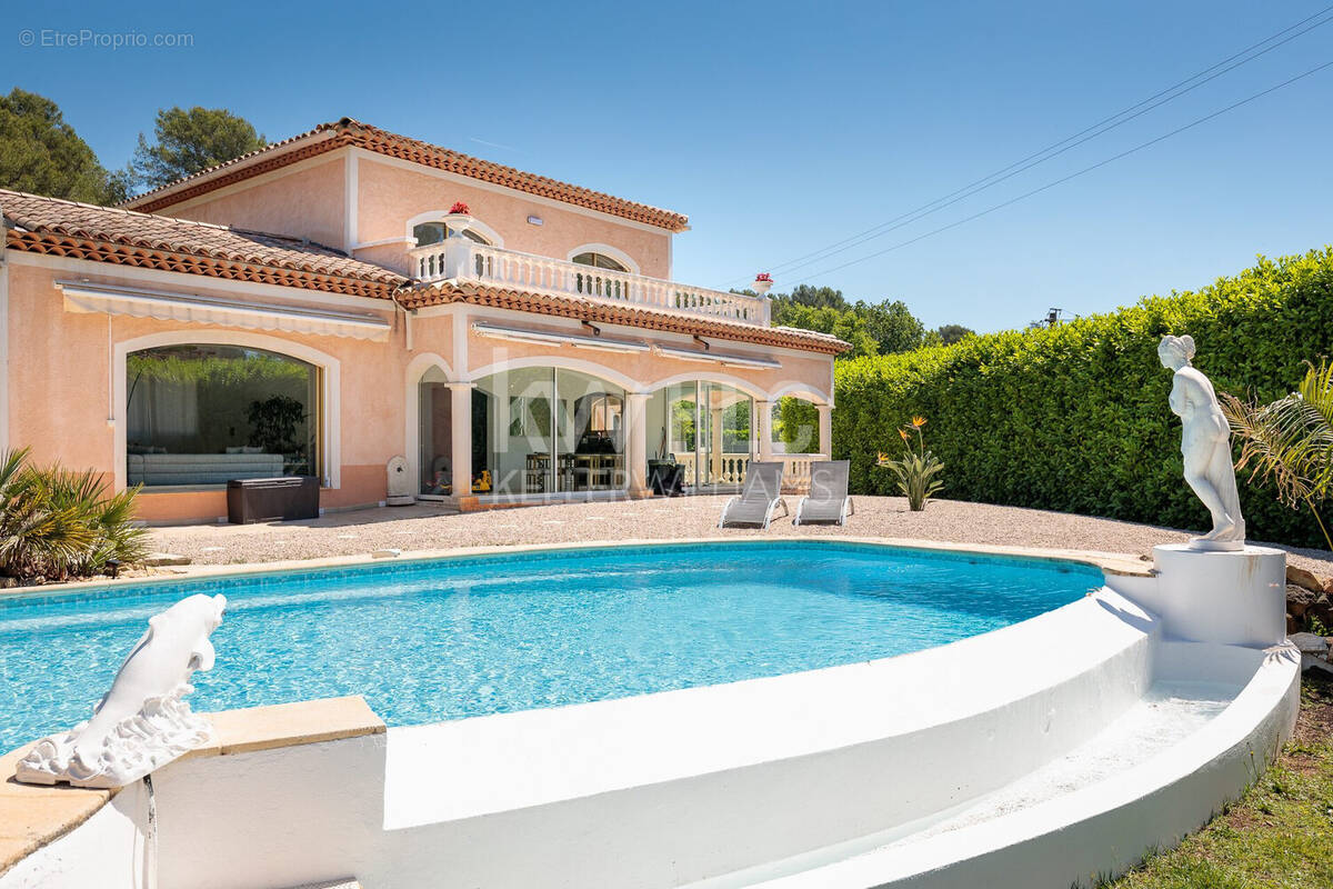 Maison à ROQUEFORT-LES-PINS