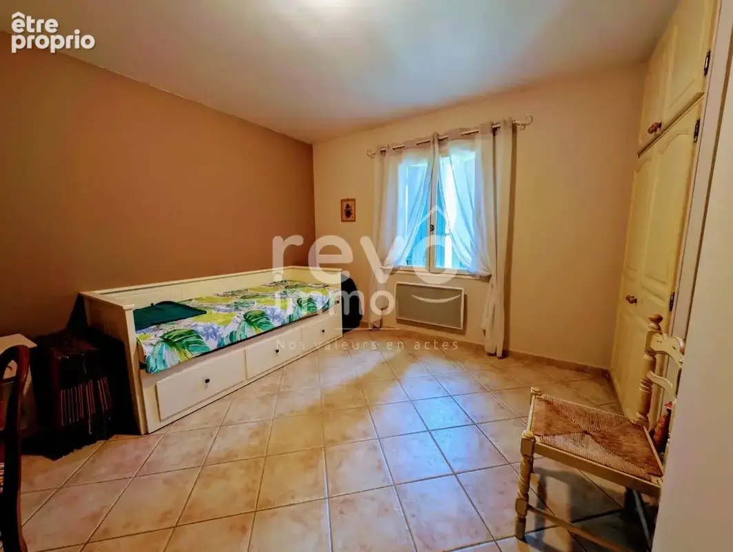 Vivre de plain-pied, au calme, avec piscine et jardin arboré ! - photo 7