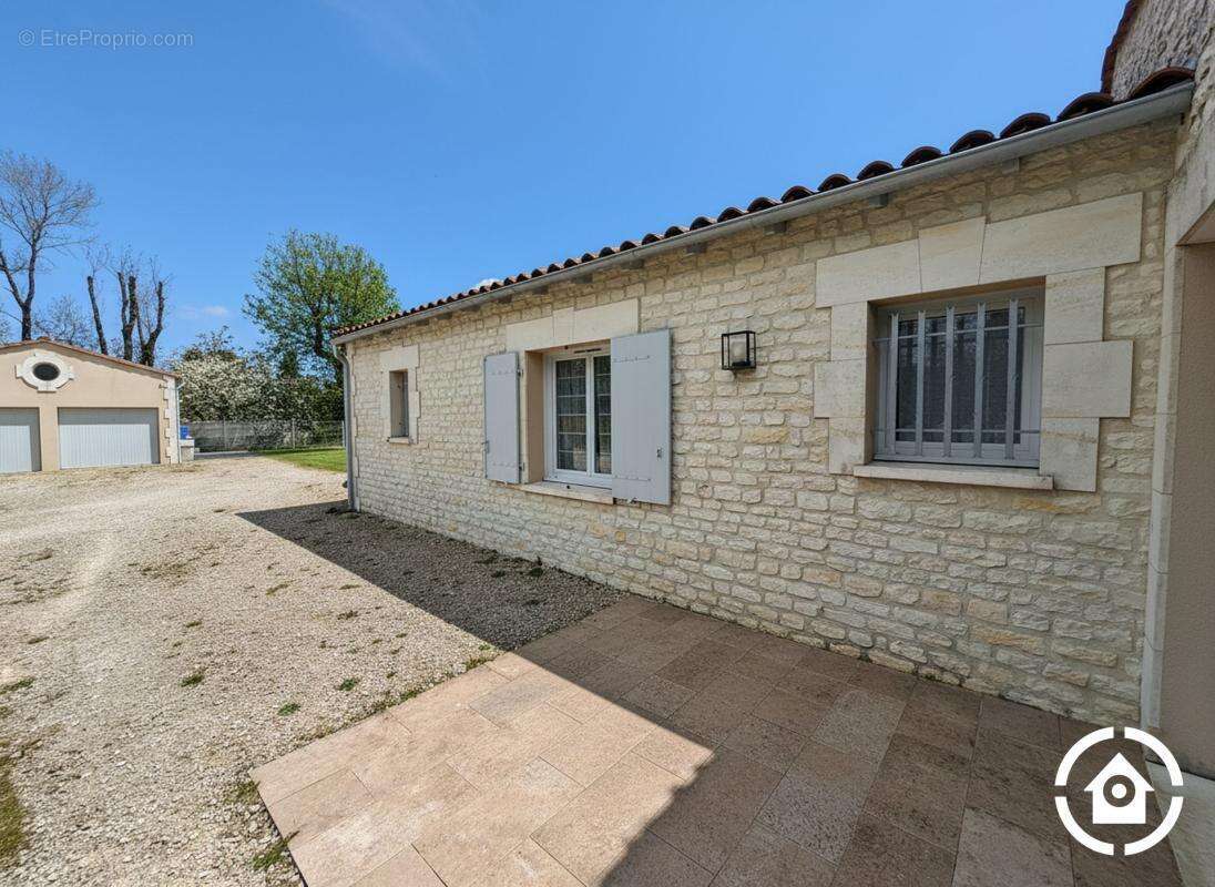 Maison plain-pied - 3 chambres - jardin clos & double garage - v - photo 21