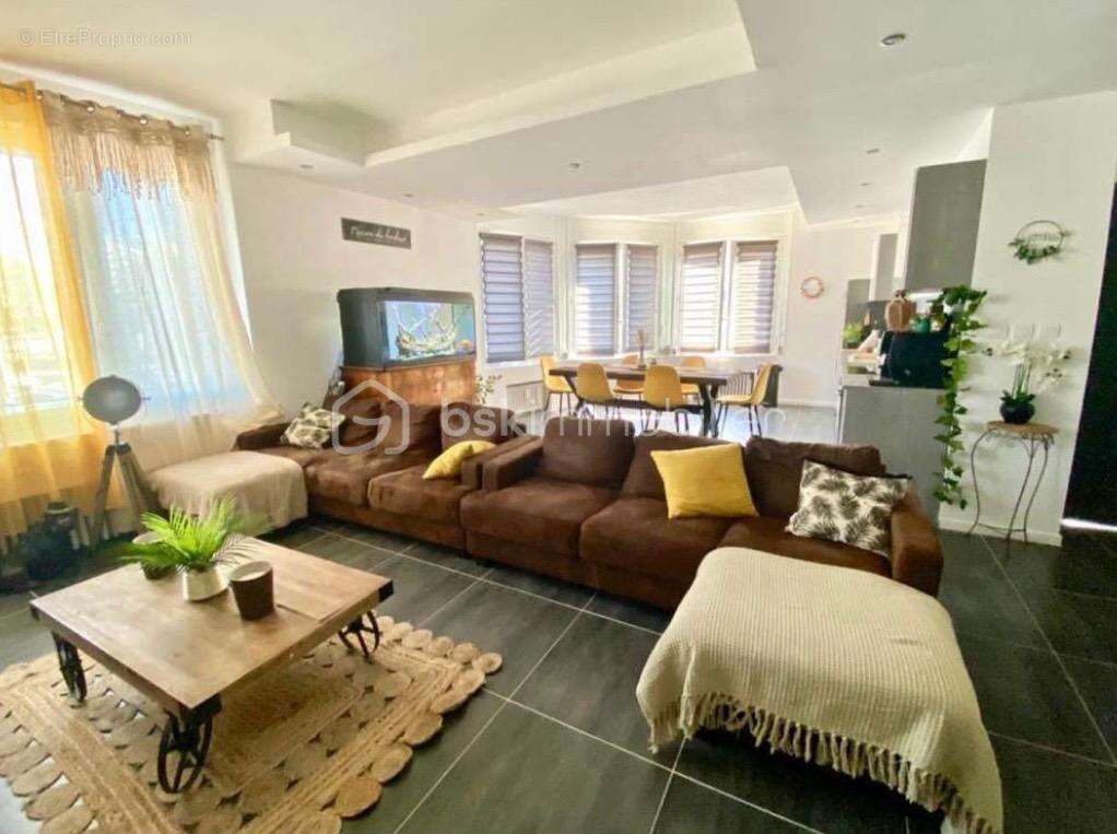 Appartement à SAINT-ETIENNE