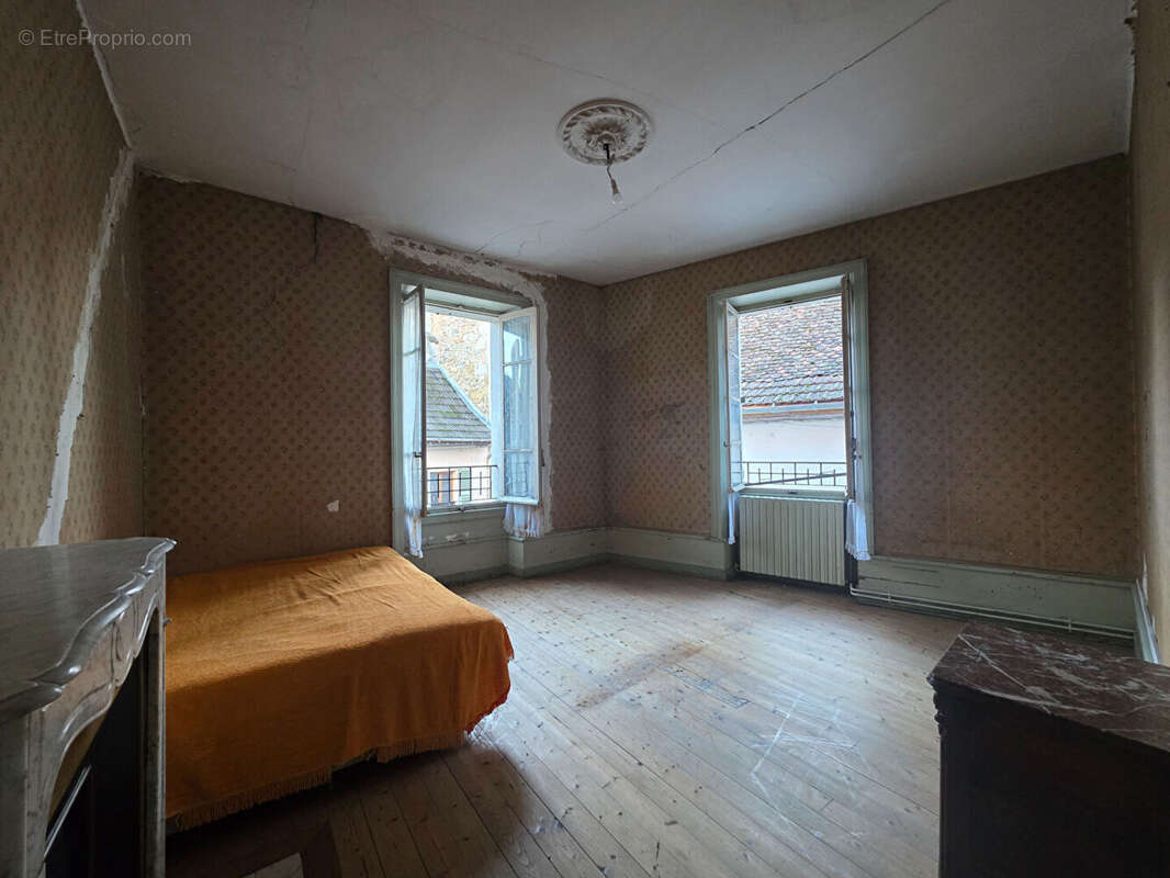 Maison à SAINT-GENIX-SUR-GUIERS