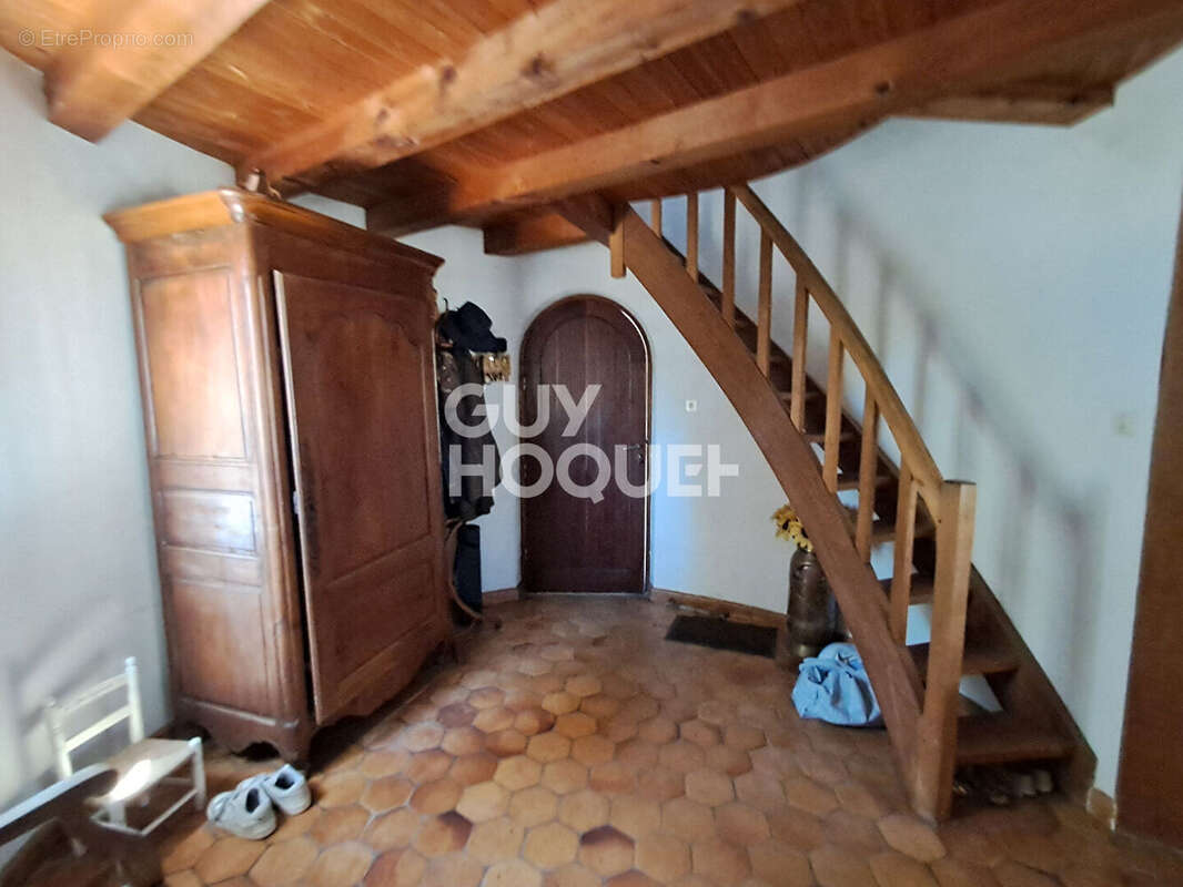 Maison à vendre à La Flotte - 5 pièces, piscine, grand terrain - photo 7