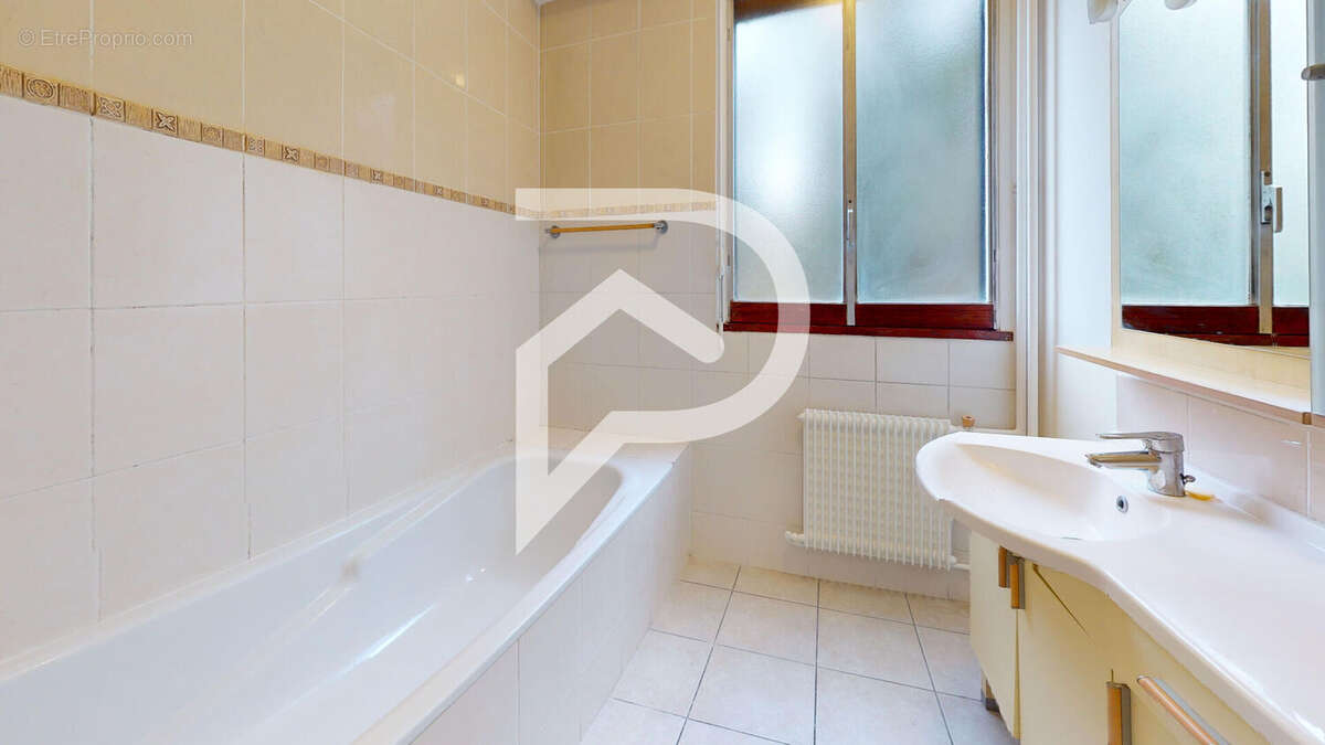 Appartement à LE MESNIL-LE-ROI