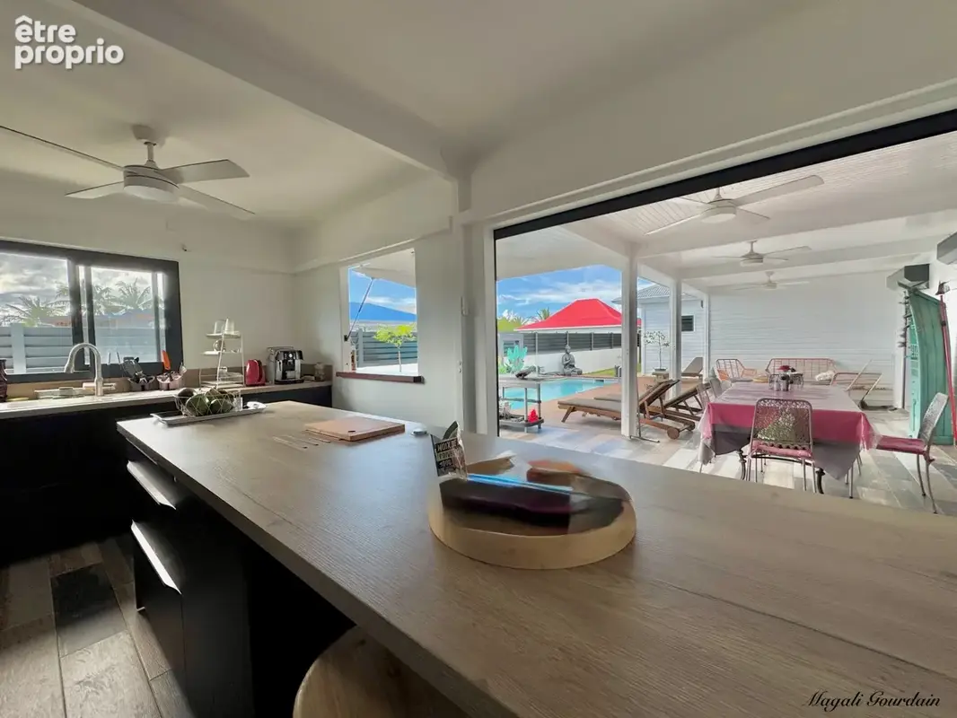 À vendre – saint-françois – villa récente 140 m² – 3 chambres – piscine – autonomie eau & électricité - photo 3