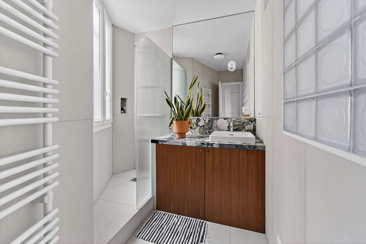 Appartement à PARIS-20E