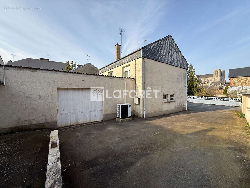 Ensemble immobilier 350 m2 - Atelier - Local commercial et appartement - photo 2