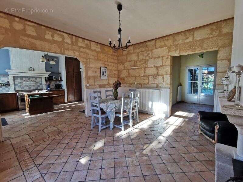 Maison à AMBARES-ET-LAGRAVE