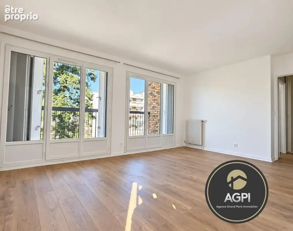 Séjour avec accès direct à un balcon - Appartement à ELANCOURT