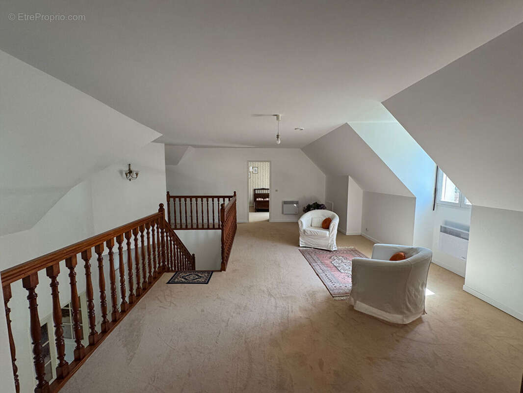 Maison familiale récente avec bel environnement boisé  Gambais 10 pièces 267 m2 - photo 8