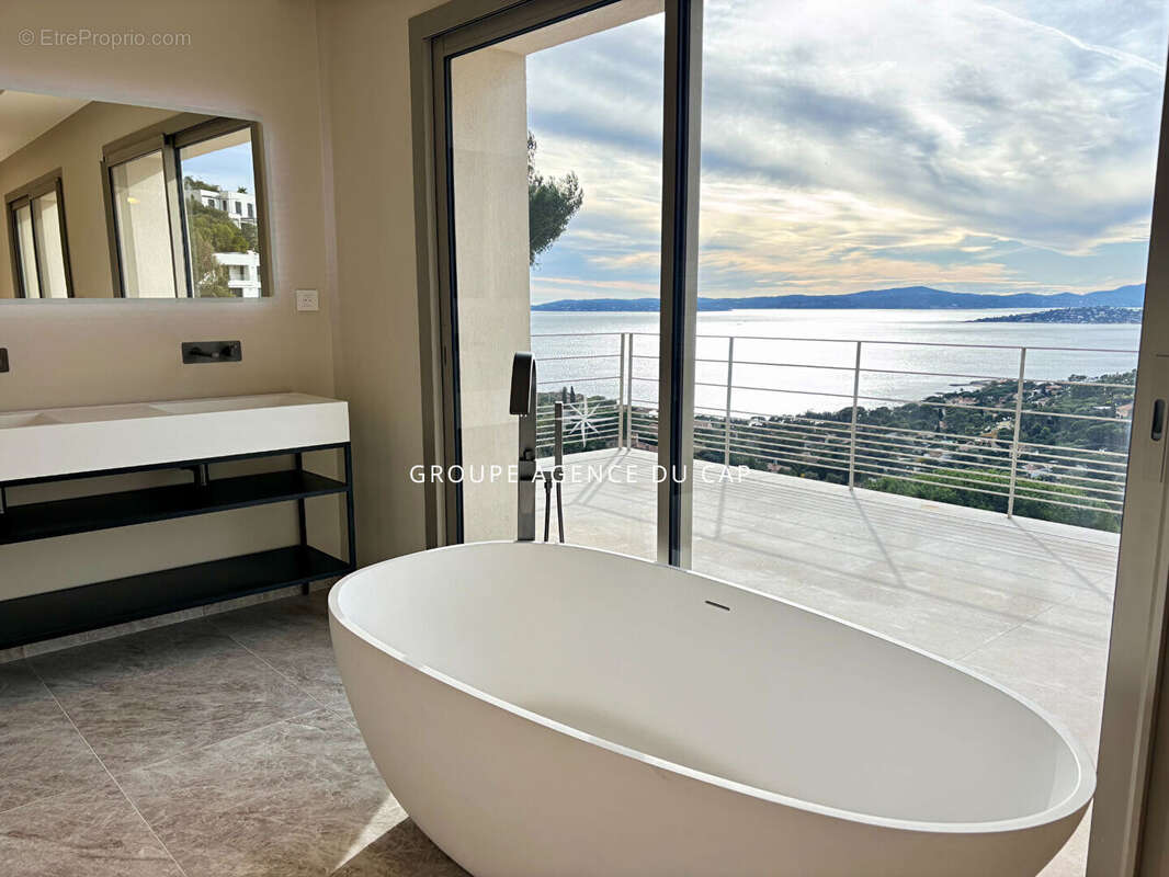 Maison à LES ISSAMBRES