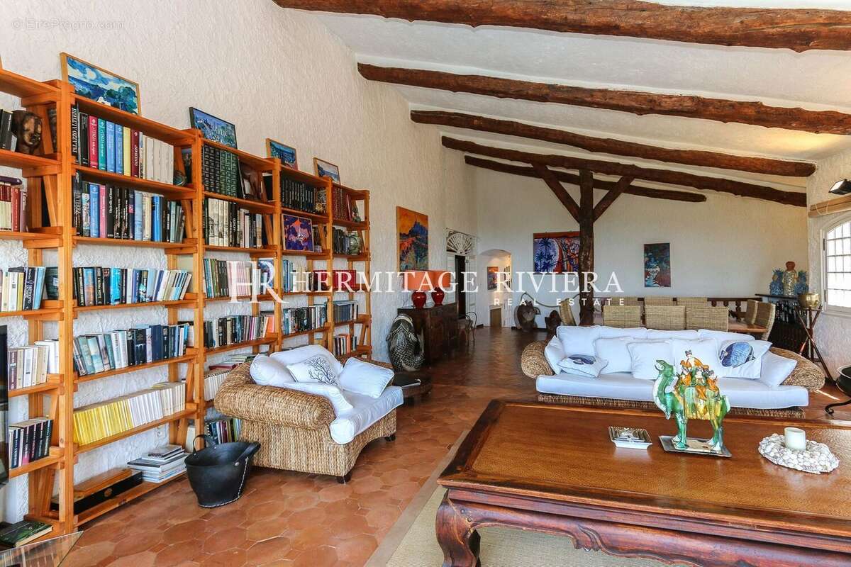 Maison à EZE