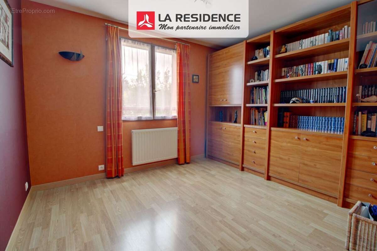 Maison à LES CLAYES-SOUS-BOIS