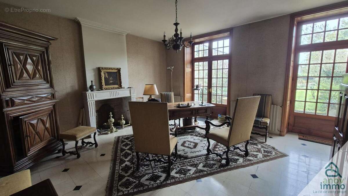 Maison à VILLEBOIS-LAVALETTE