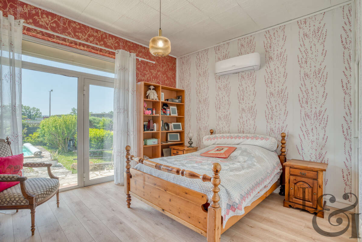 A vendre secteur Casseneuil belle villa de caractère de 7 pièces, avec piscine. - photo 14
