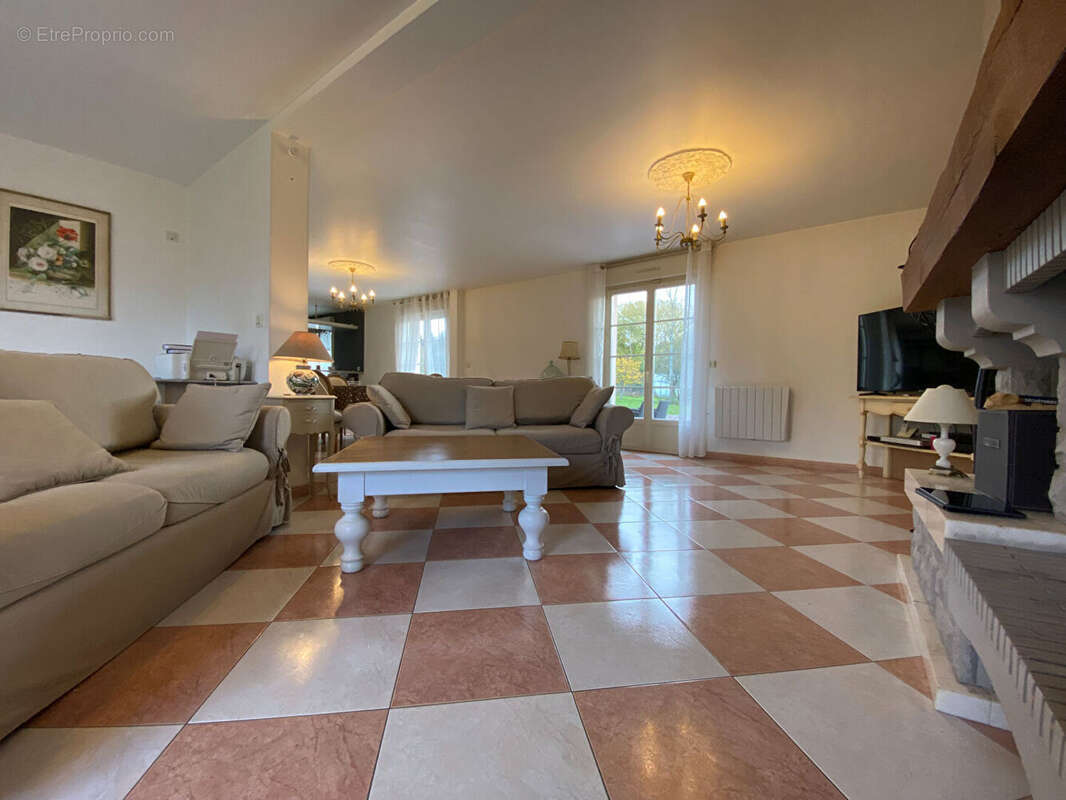 Maison à FAREMOUTIERS