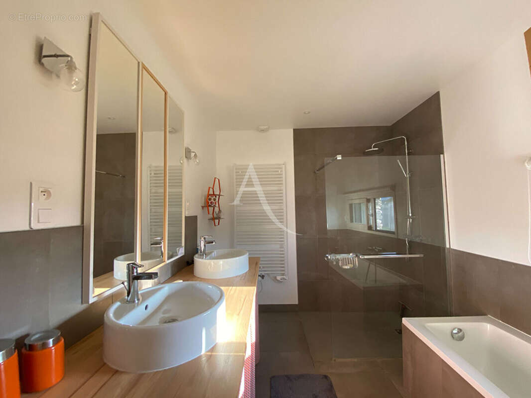 Maison à SAINT-ETIENNE-DE-MER-MORTE