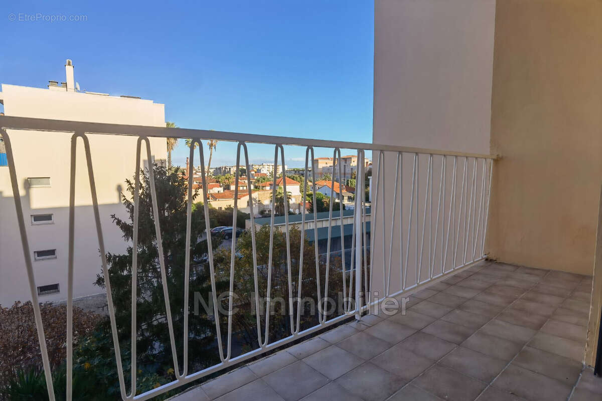 Appartement à VALLAURIS