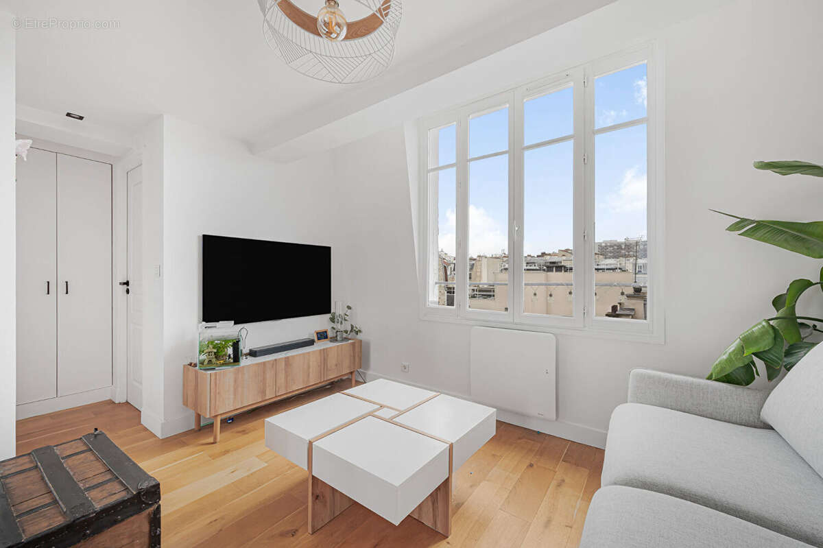 Appartement à PARIS-14E