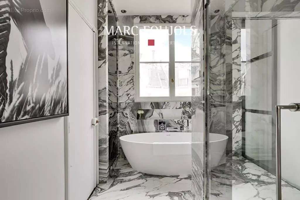 Appartement à PARIS-8E
