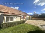 Maison à TREMBLAY-LES-VILLAGES