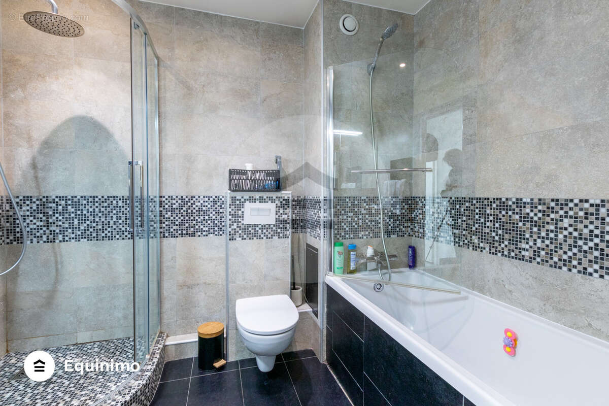 Appartement à LES LILAS