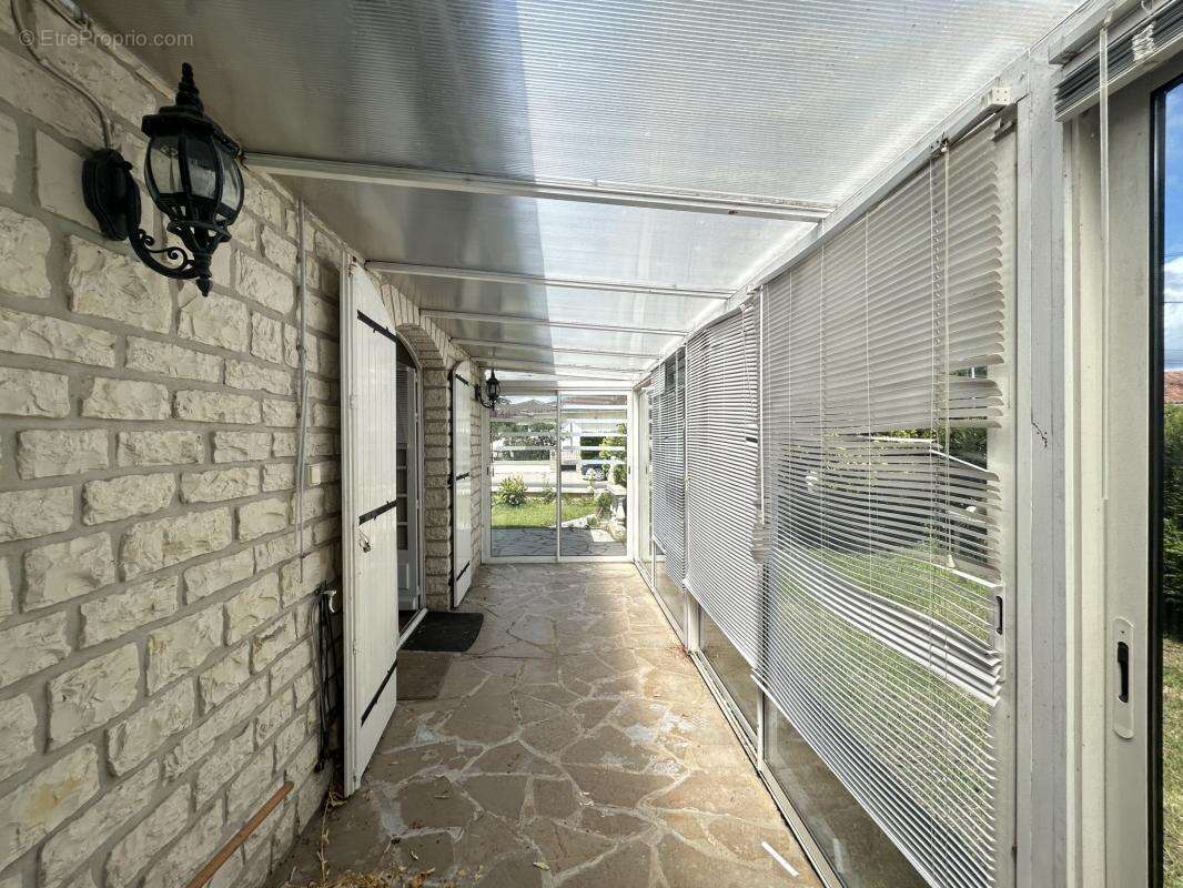 Maison en pierre plein pied, proche des commodités et de la - photo 13