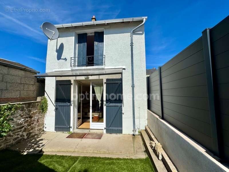 Maison à SAINT-SULPICE-LES-FEUILLES