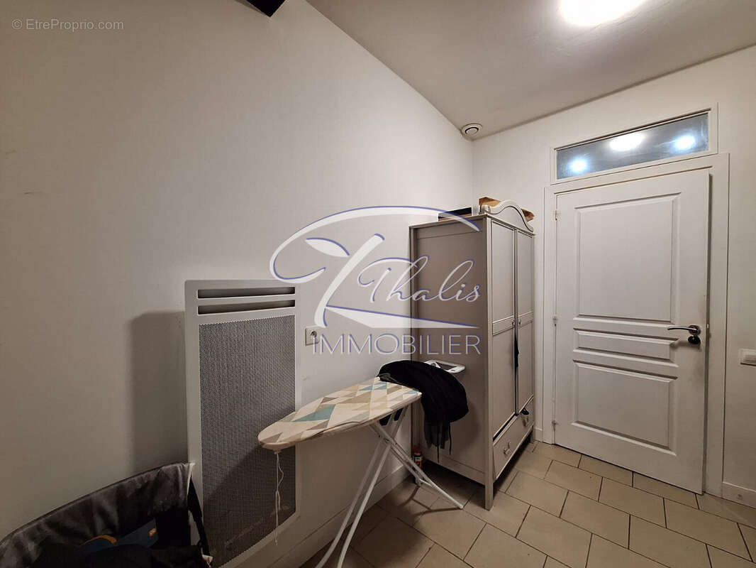 Maison 140 m² à Bourg  - photo 7