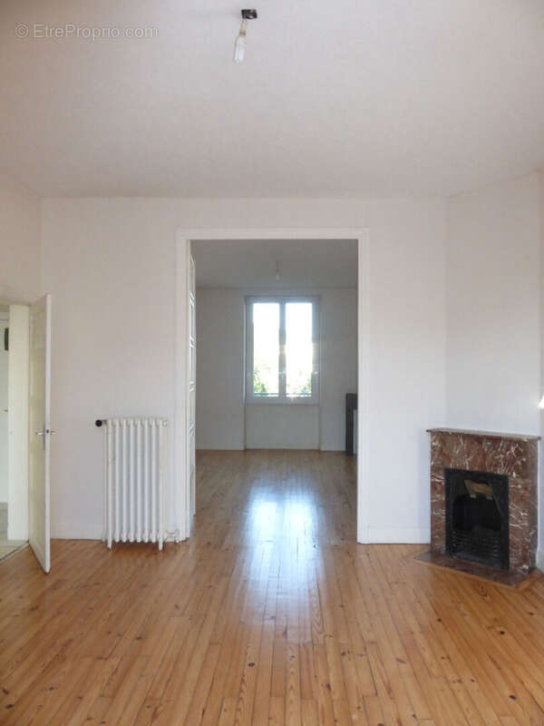 CLERMONT FERRAND, Immeuble 12 pièce(s) 253 m2, rapport 23300€/an, jardin, garages, balcon 491000€ FAI - photo 13
