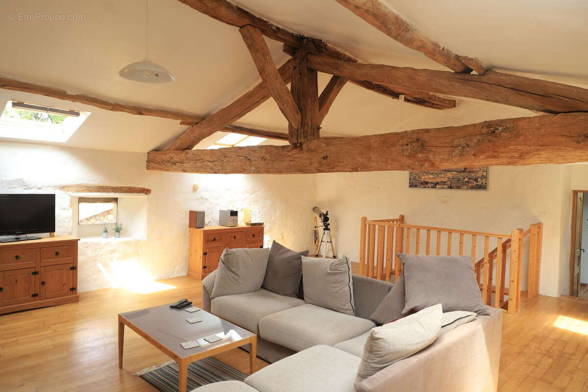 Maison à CHERVES-CHATELARS