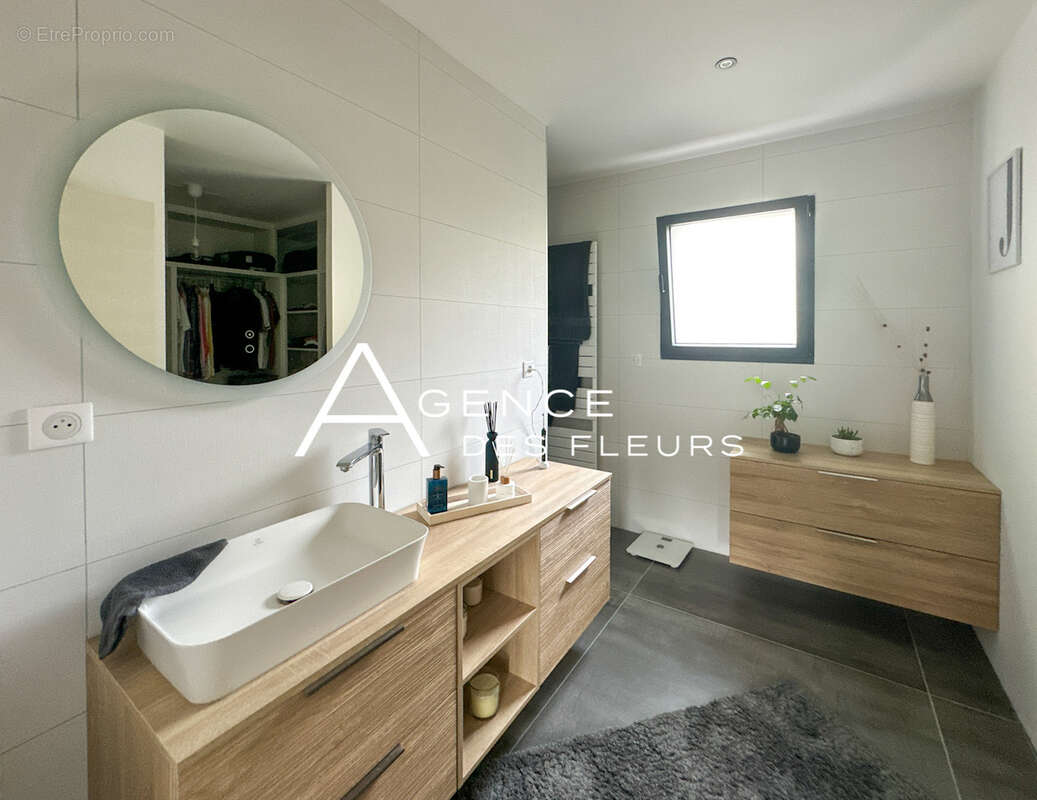 Maison à LA SAUSSAYE