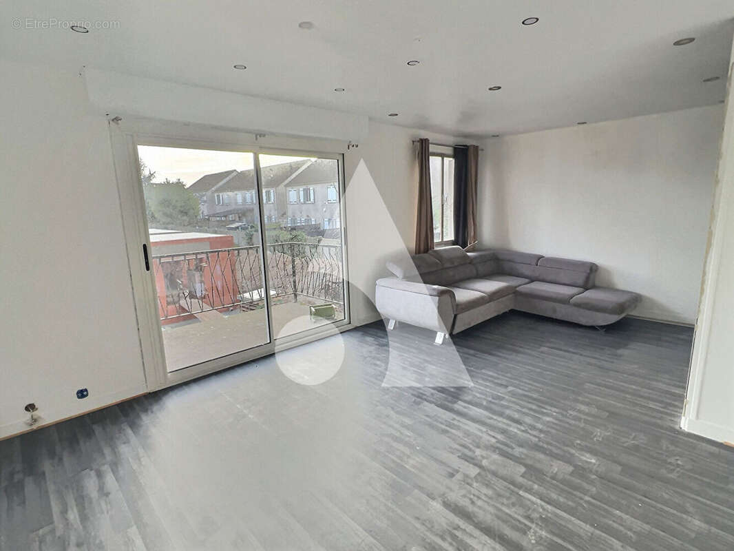 Maison à SARTROUVILLE