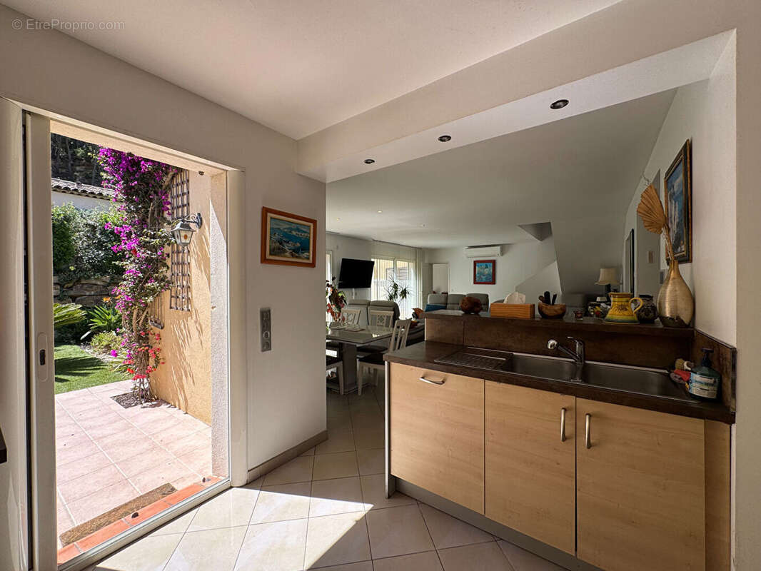 Maison Saint-cyr-sur-mer 153 m2 - photo 5