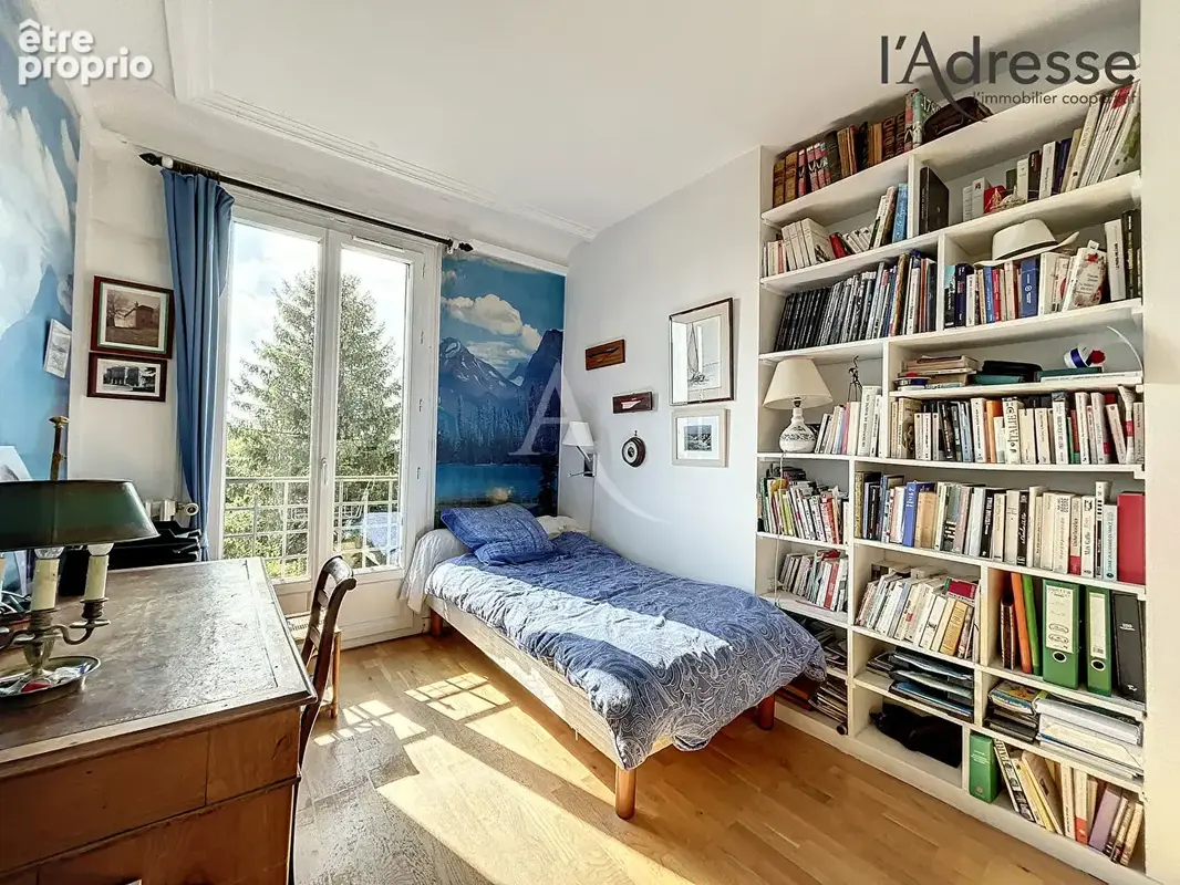 Suresnes (Mont Valérien) - Duplex de 140m² - Place de stationnement  et Box fermé  - Terrasse 7m² - photo 7
