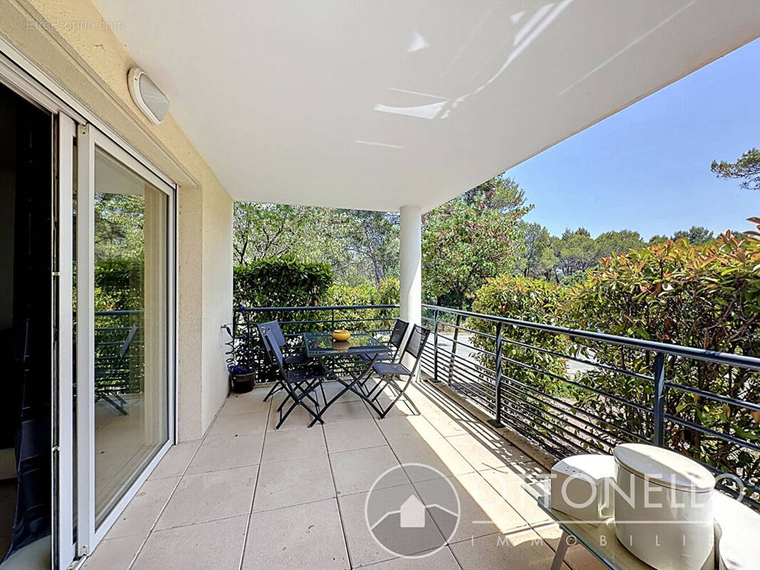 Appartement à ROQUEBRUNE-SUR-ARGENS