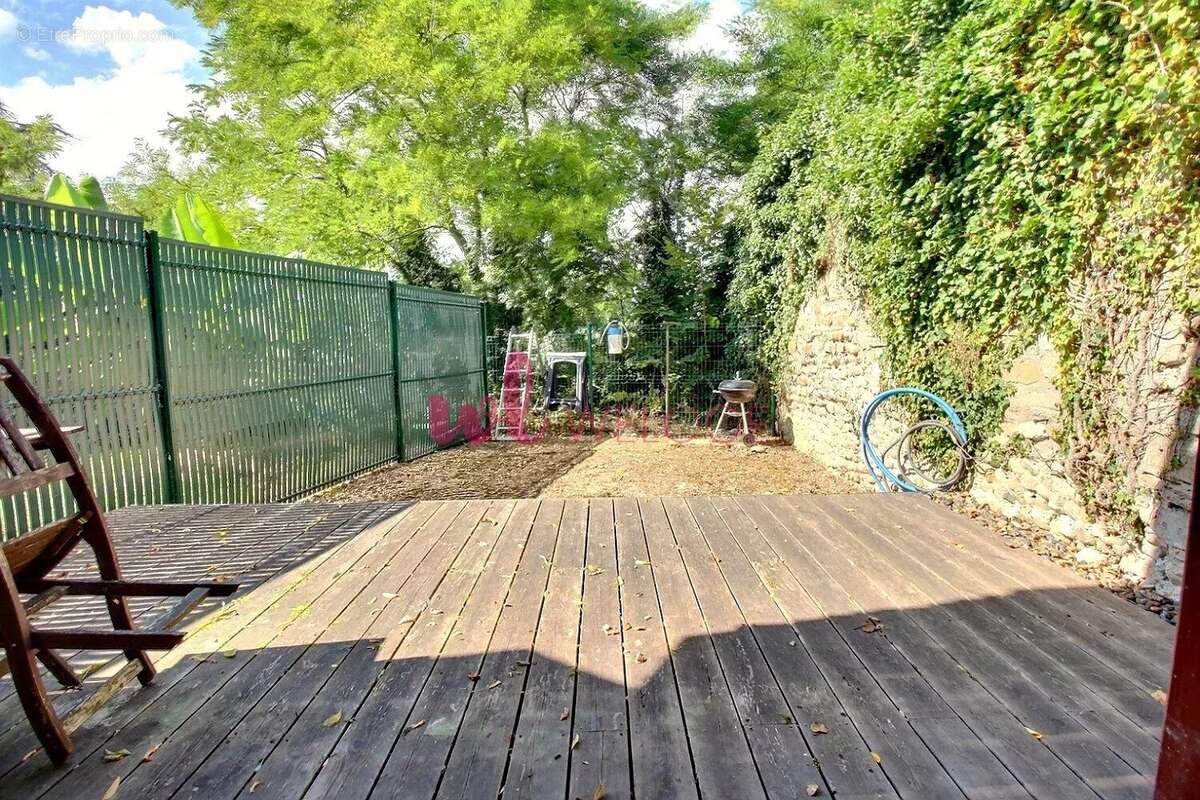Appartement à JONS