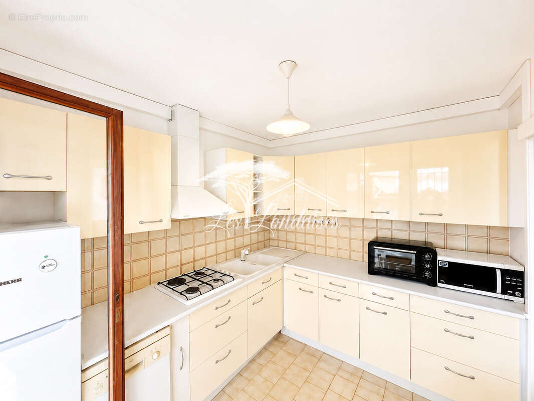 Maison 85 m2 à vendre à La Londe-les-Maures   Centre-ville   3 chambres   Garage   Véranda - photo 2