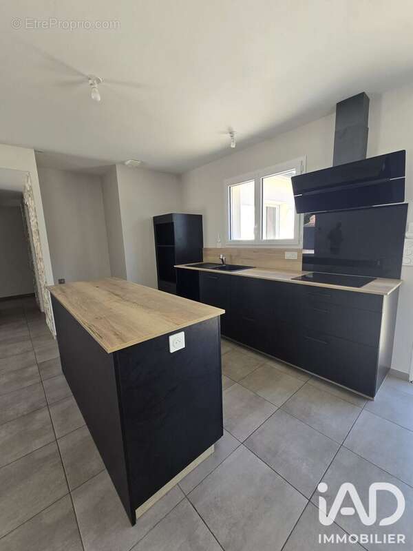 Maison 100 m² à Le Montat  - photo 9