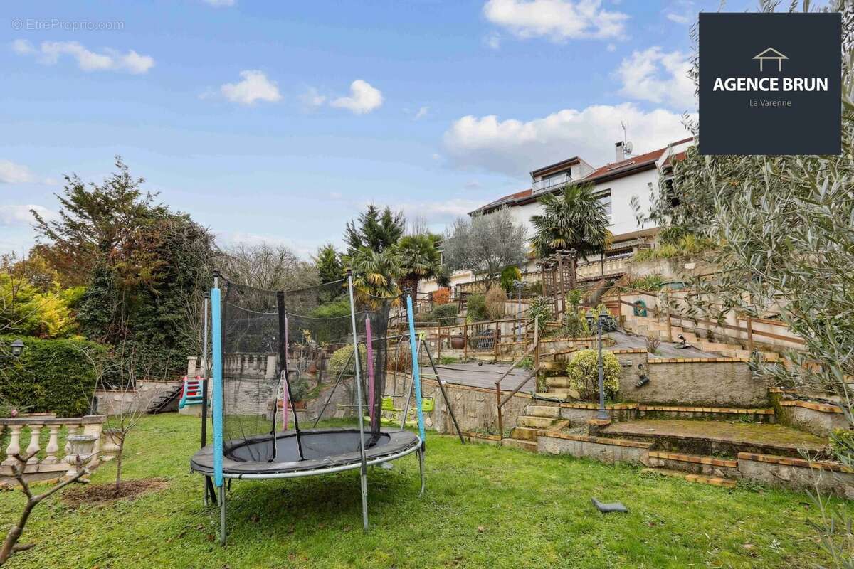 Maison à CHENNEVIERES-SUR-MARNE