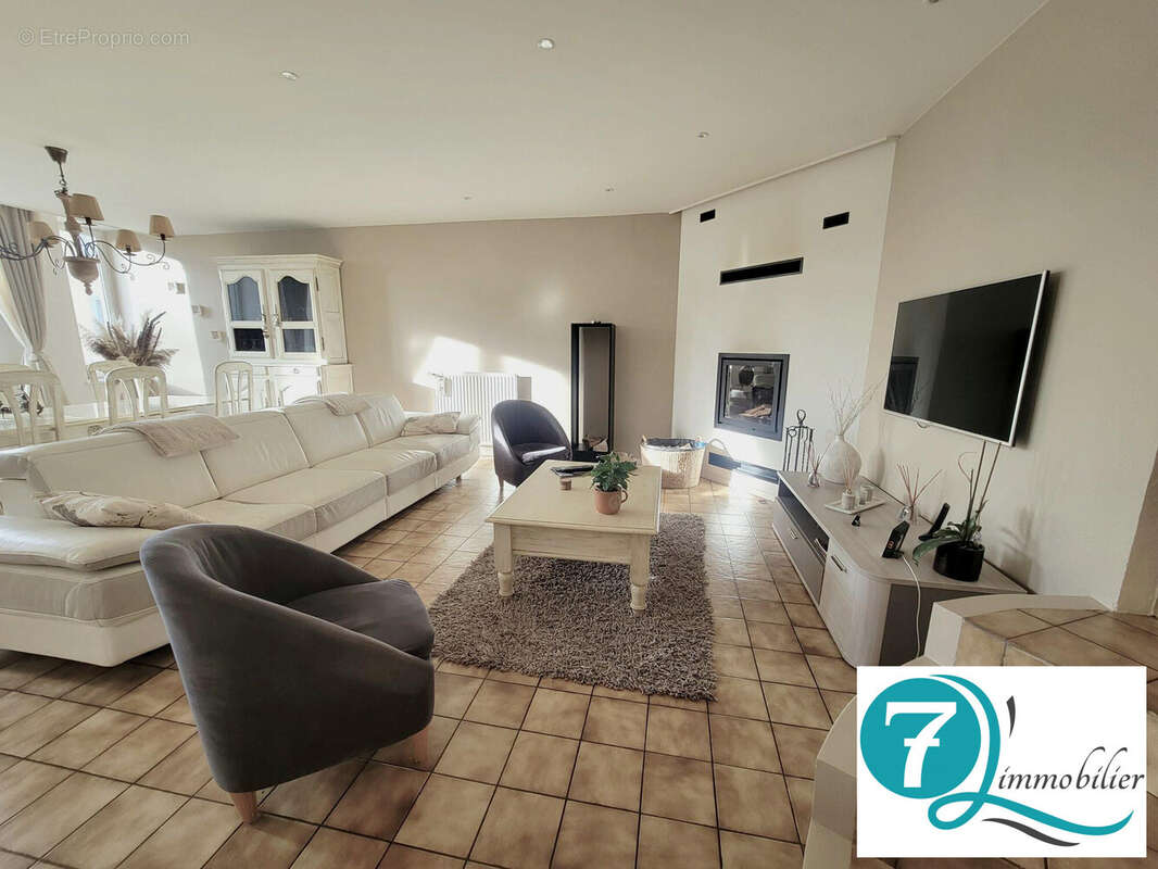 Salon - Appartement à PONTARLIER