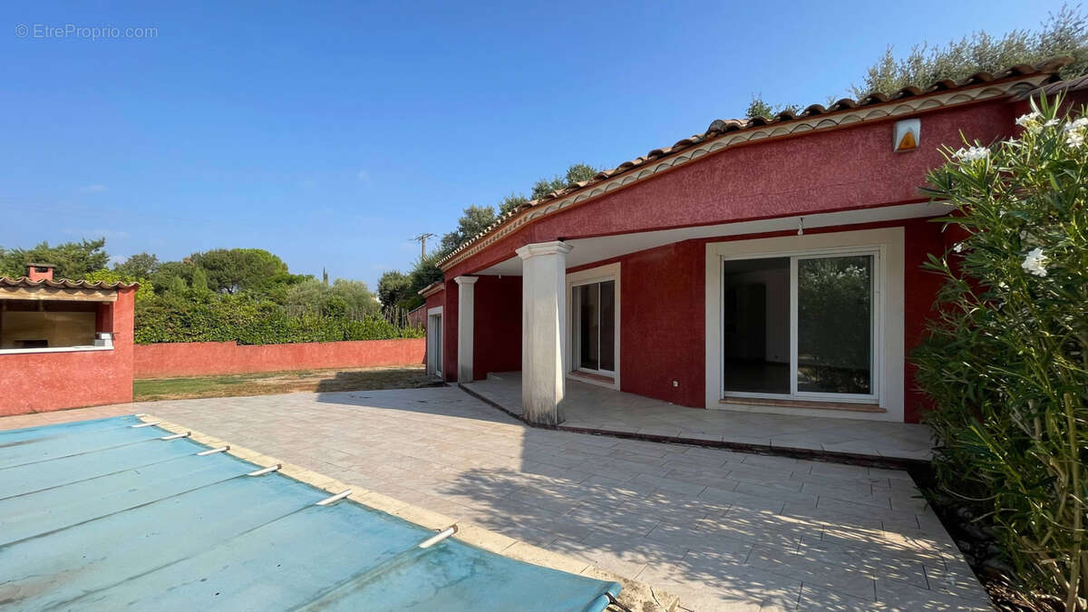 A 10 minutes d'Uzès, villa de plain-pied avec jardin, piscine et pool-house - photo 5